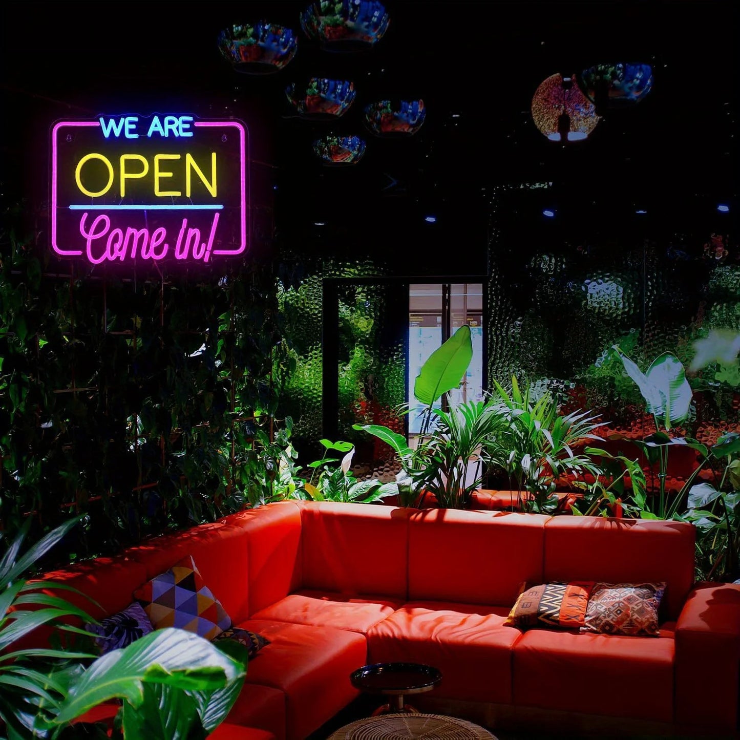 Enseignes rétro vintage néon avec lumière LED brillante, panneau publicitaire à haute visibilité..